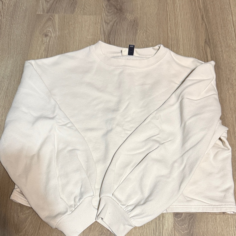 Universal Thread Women's Off-White Crew Neck Sweater
